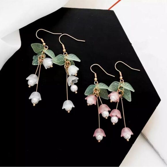 Beautiful Lilies Drop Earrings White and Pink Color - Picture 1 of 8